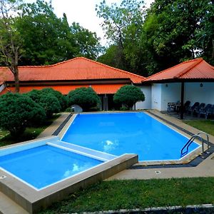 Jayasinghe Holiday Resort